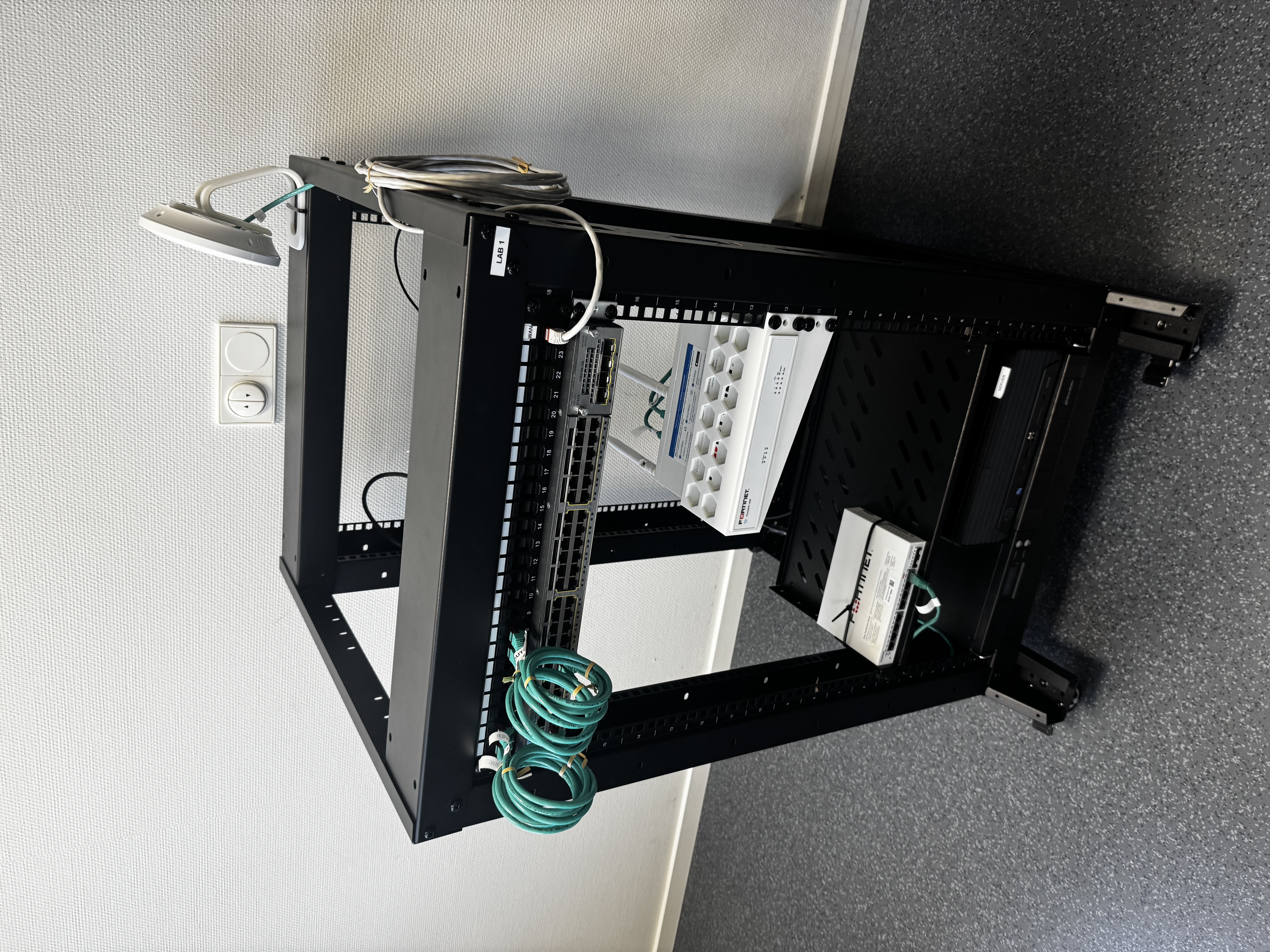 Onderwijs Server Rack Project - Professionele Server Infrastructuur